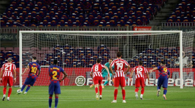Messi marca el gol 700 de su carrera con un penal ante Atlético Madrid